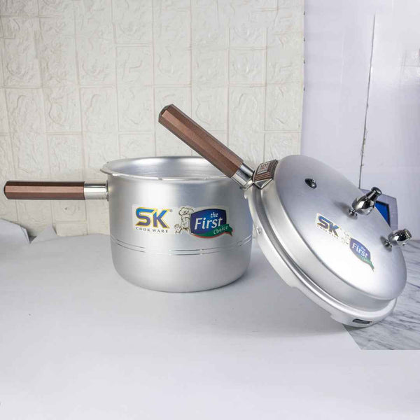 Cool Aswad Pressure Cooker with Brown Easy Grip Handles - Skcookware