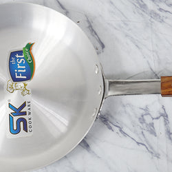 Aluminum Commercial Fry Pan Smooth Wooden Handle